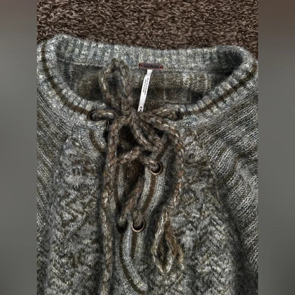 FREE PEOPLE Gray Knit Sweater